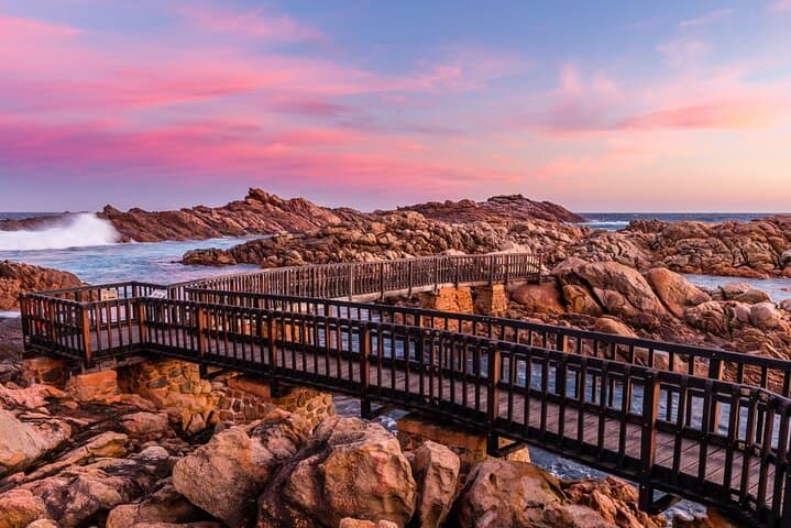 Perth to Margaret River Wineries & Sightseeing Day Tour: Wine Tastings, Coastline & Gourmet Lunch