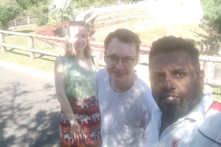 Kandy Tuk-Tuk Private City Tour: Temple, Tea & Botanical Gardens photo 4