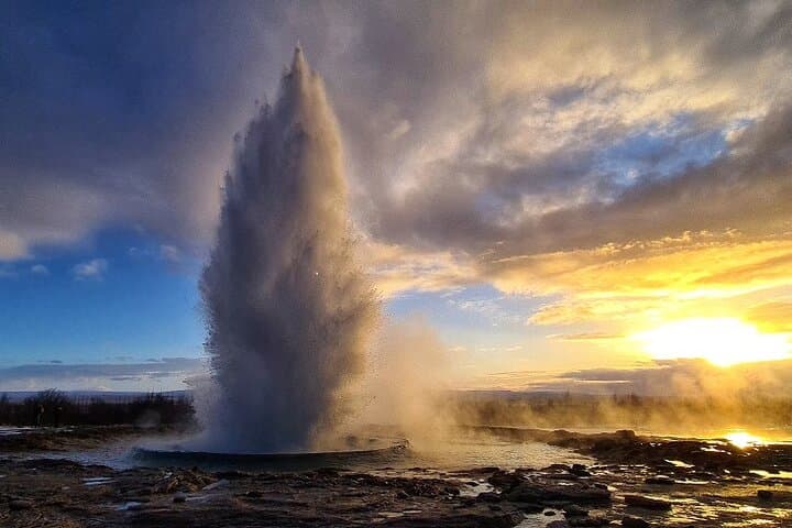 Private Golden Circle Day Tour from Reykjavík: Thingvellir, Geysir & Gullfoss