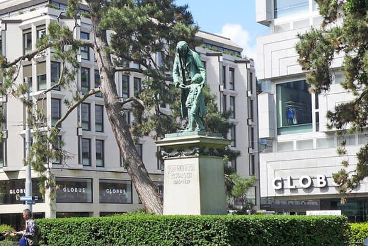 Zurich Altstadt Scavenger Hunt: Self-Guided Historic Walking Tour photo 6