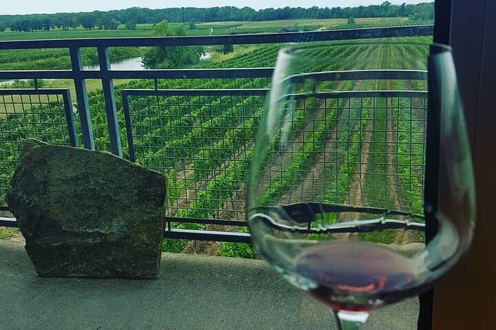 Sip and Stroll: Late Afternoon Wine, Cheese & Spirits Tour in Niagara-on-the-Lake photo 3