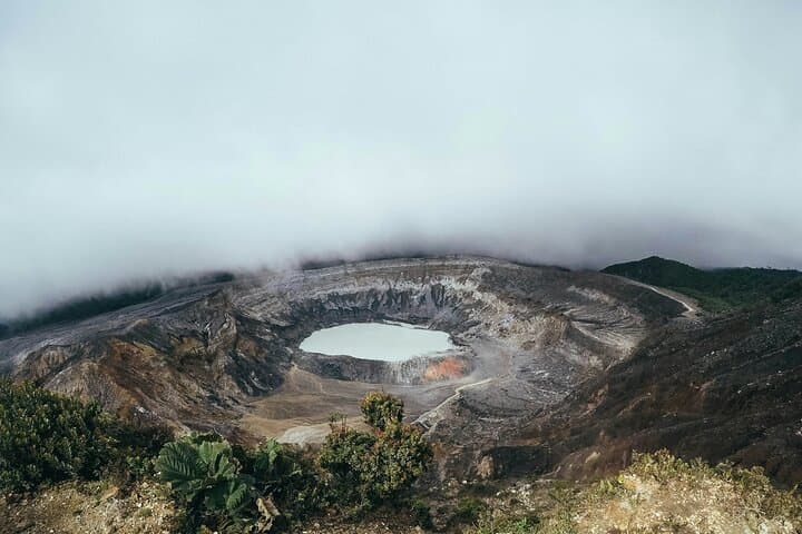 Doka Estate, Poás Volcano & La Paz Waterfalls: Full-Day Nature and Coffee Tour from San José