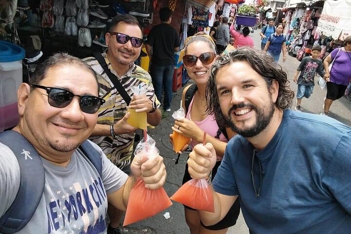 San Salvador Walking Tour: Cathedral, Kilómetro 0 & Local Eats with Dave