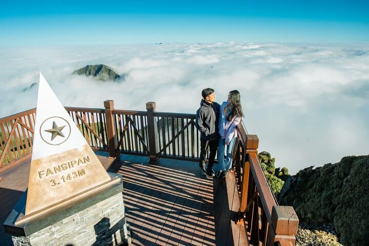 Fansipan Summit: 2-Day Roof of Indochina Cable Car & Cat Cat Village Tour