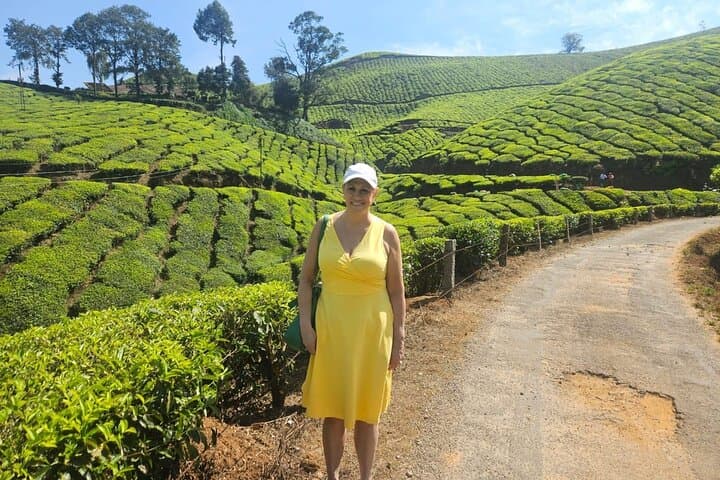 Bangalore to Cochin: Temples, Hill Stations & Backwaters of South India photo 2