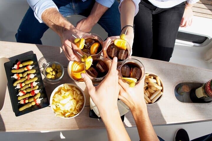 Sip Vermouth on a Barcelona Catamaran — 90‑Minute Coastal Tasting