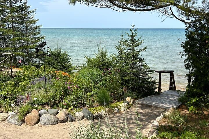 Full-Day Charlevoix Walking Tour — Ferry Ride, Mushroom Houses & Local Eats photo 5