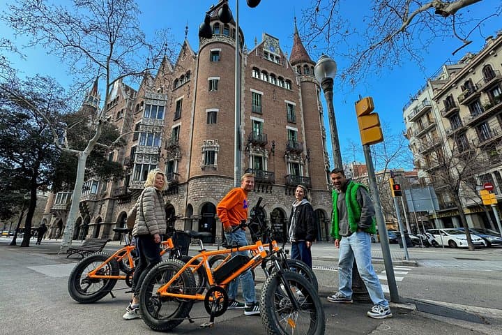 Barcelona by Bike: 20 Best Sights E‑Bike Tour from Sagrada Familia to La Rambla photo 6