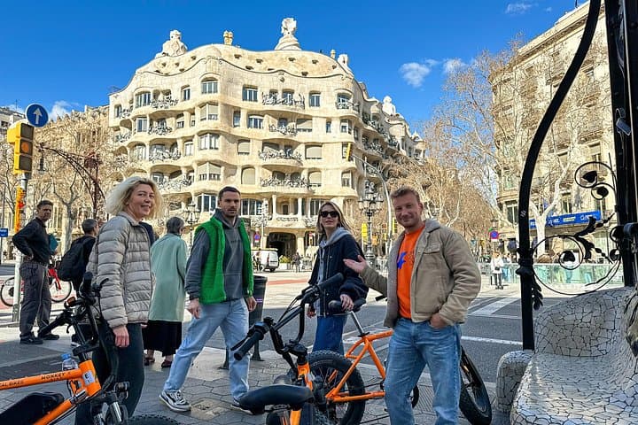 Barcelona by Bike: 20 Best Sights E‑Bike Tour from Sagrada Familia to La Rambla photo 5