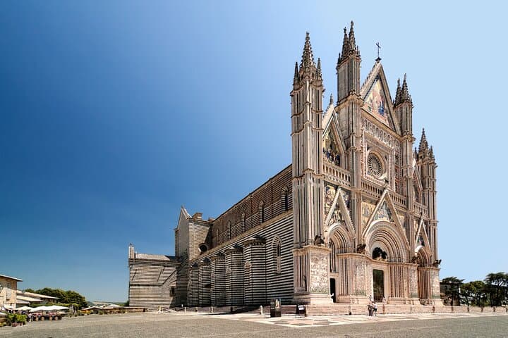 Orvieto Private Walking Tour: Duomo & Historic Center with Local Guide photo 2