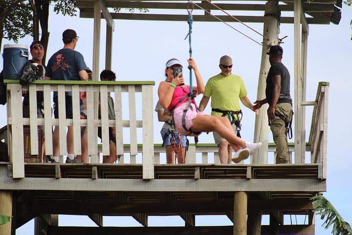 Roatán Jungle Top Zipline & Wildlife Sanctuary Combo — 16-Line Canopy Tour photo 2