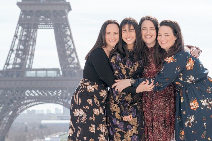 Eiffel Tower Sunrise: 1‑Hour Private Photo Session at Trocadéro photo 6