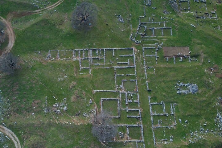 Explore Antigonea: Day Trip to Pyrrhus’s Ancient City from Gjirokastër photo 2