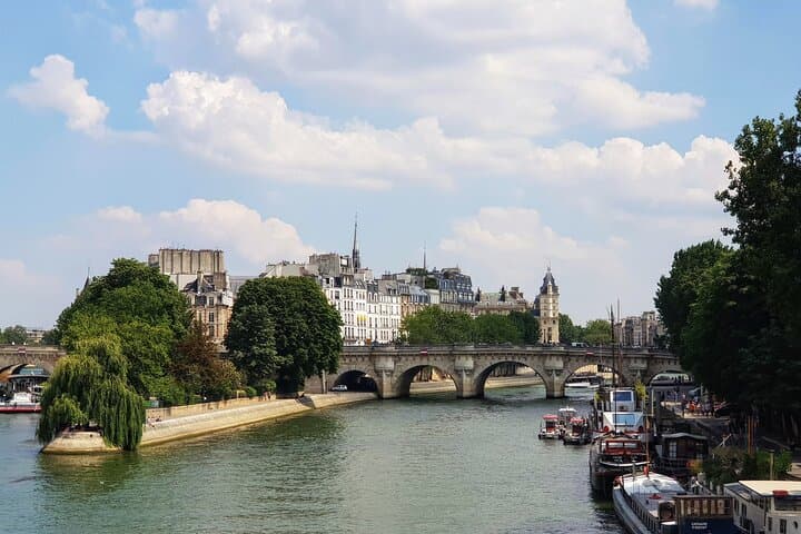 Left Bank & Île de la Cité Walking Tour with Pastry and Chocolate Tastings — Paris photo 6