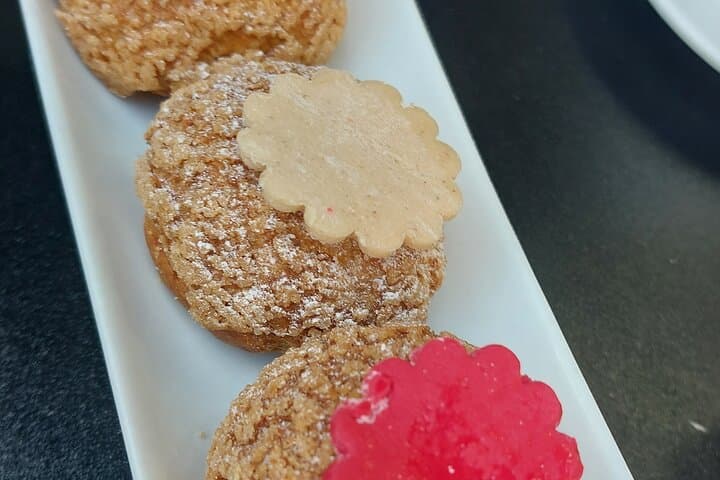Left Bank & Île de la Cité Walking Tour with Pastry and Chocolate Tastings — Paris photo 3