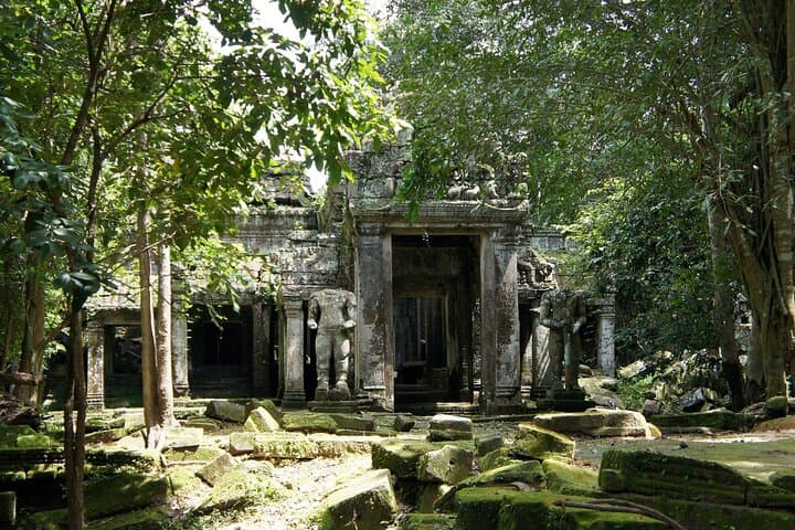 Explore Preah Khan, Neak Pean & Pre-Rup: Private Half-Day Angkor Temple Tour