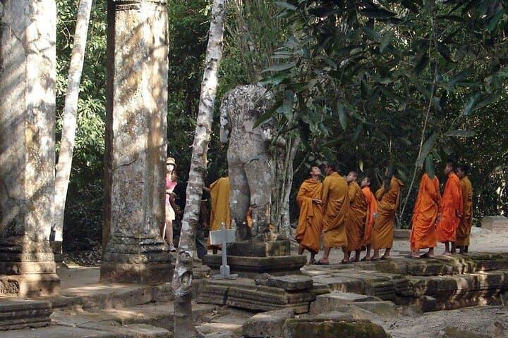 Explore Preah Khan, Neak Pean & Pre-Rup: Private Half-Day Angkor Temple Tour photo 4