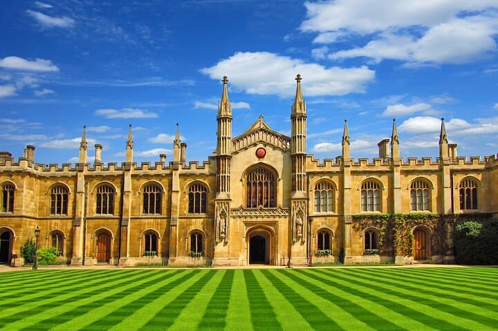 Private Day Tour of Cambridge: Punting, Colleges & Eagle Pub Lunch photo 2