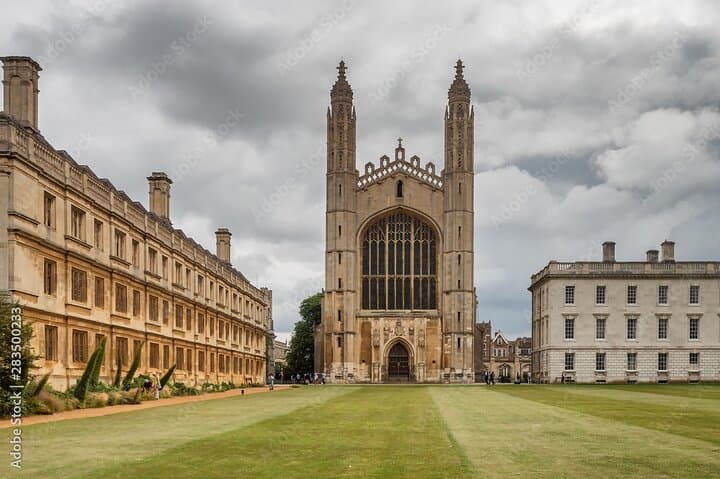 Private Day Tour of Cambridge: Punting, Colleges & Eagle Pub Lunch photo 3