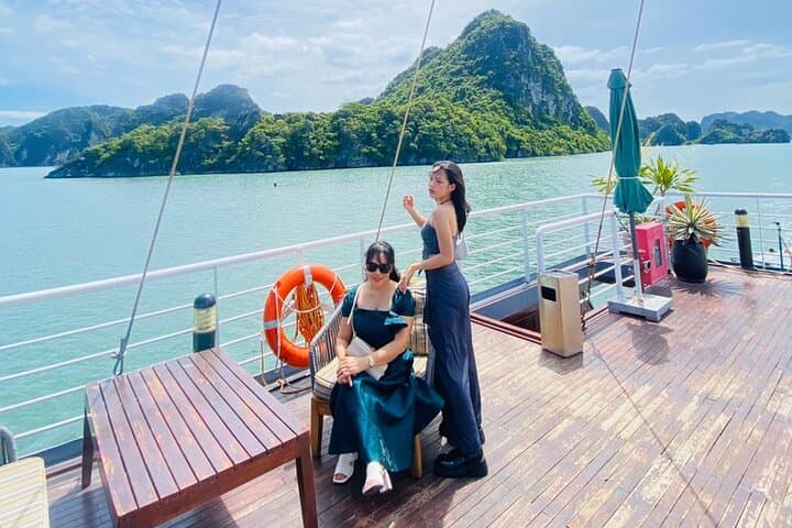 Full-Day Halong Bay Cruise from Hanoi with Kayaking, Cave Visits & Lunch photo 5