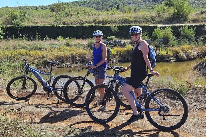 E‑Bike Šolta Island Tour: Off‑Road Olive Groves, Honey & Seaside Lunch photo 2