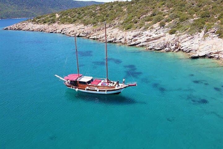 Bodrum Private Sunset Boat Tour with Dinner: Karaada & Akvaryum Bay Cruise photo 3