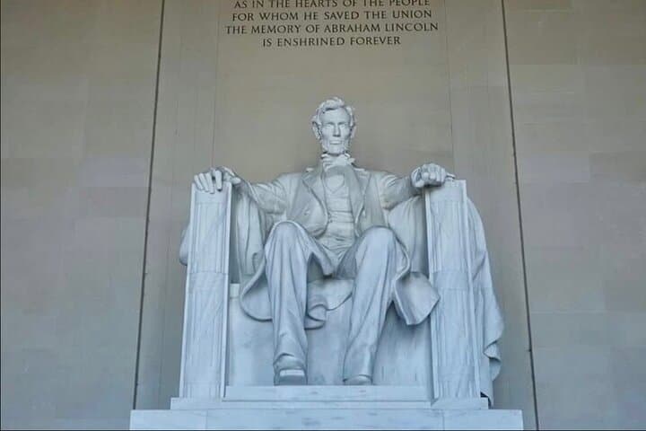 Private 4-Hour Washington DC Monuments & Memorials Tour photo 3
