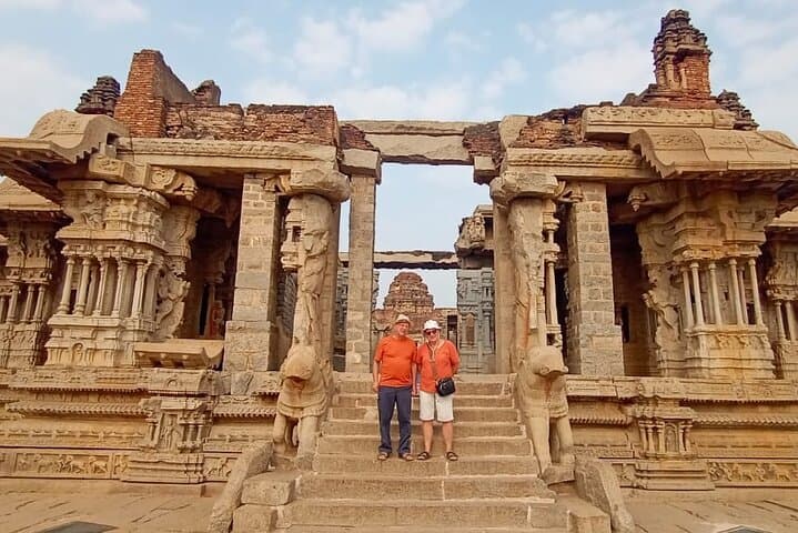 Ancient Caves & Backwaters: 17-Day Heritage, Hill and Houseboat Expedition in India