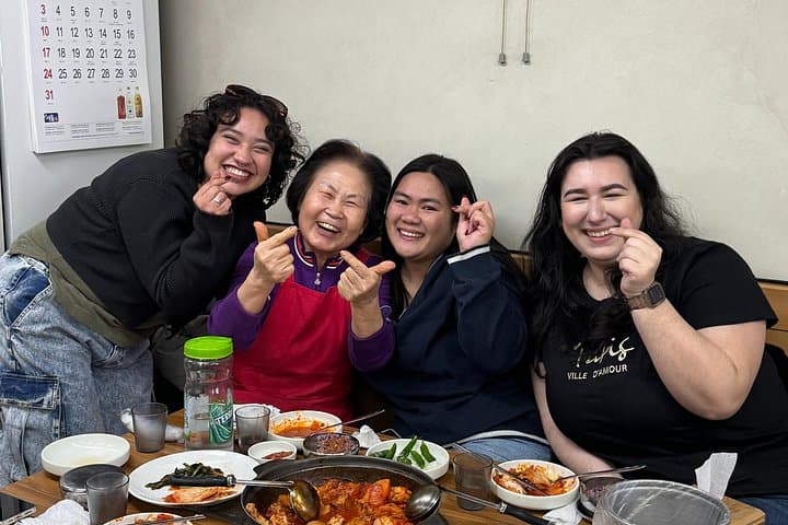 Seoul Spicy Food Tour: Mangwon-dong Tteokbokki, Street Heat & Local Stories