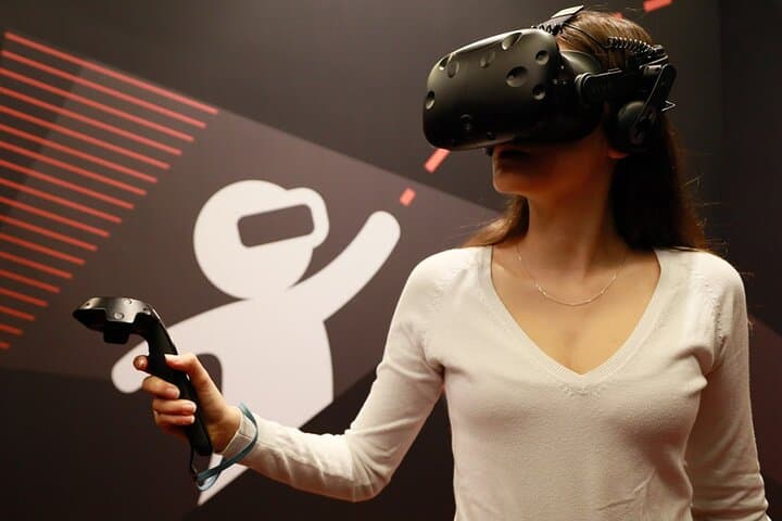 Collaborative Virtual Reality Escape in Paris: 60-Min Immersive Team Challenge photo 4