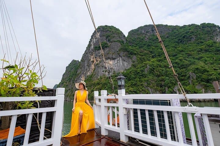 2-Day Gratiot Cruise Halong Bay from Hanoi — Kayaking, Titop & Sung Sot Cave