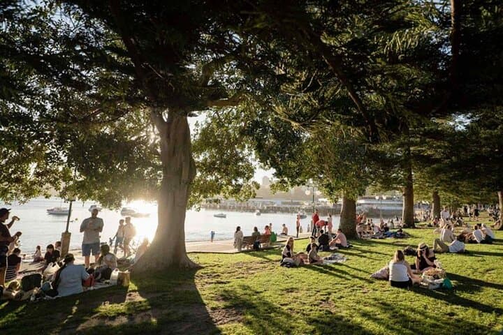 Wet & Dry Manly from Sydney — Manly Walking Tour with Scenic Ferry Ride