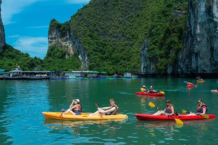Halong Bay Day Cruise from Hanoi: Kayak Sung Sot Cave & Titop Island photo 4