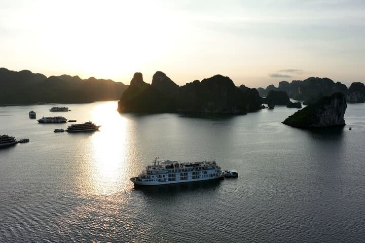 Lan Ha Bay Overnight Cruise on Paradise Grand — Kayak, Cycle & Floating Cinema photo 4