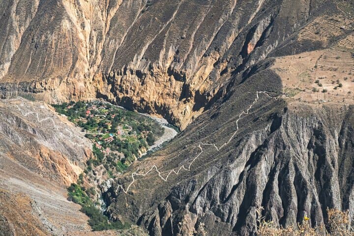 2-Day Colca Canyon Trek: Sangalle Oasis, Condor Cross & Hot Springs