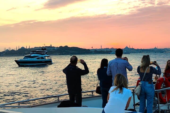 Bosphorus Sunset Cruise on a Luxurious Yacht in Istanbul photo 3