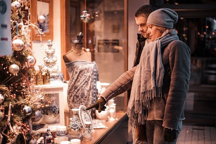 Delft Christmas Walk: Markt Square, Medieval Gates & Holiday Lights photo 2