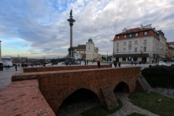 Medieval Warsaw GPS App: Self-Guided Walking Game Through Old Town photo 2