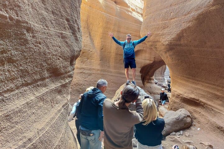 Gran Canaria Cave, Oasis & Red-Gorge Day Hike with Canarian Picnic