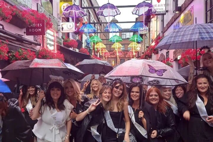 Belfast Pub Crawl — Historic Pubs & Live Music in the Cathedral Quarter photo 4