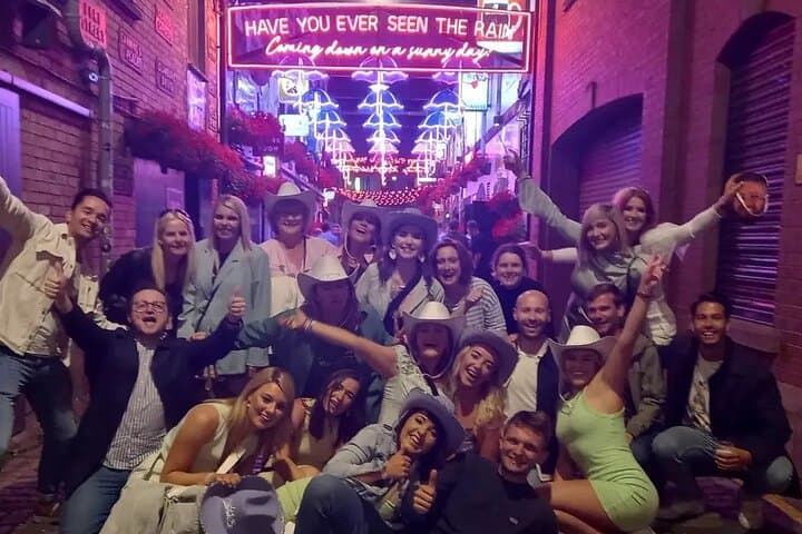 Belfast Pub Crawl — Historic Pubs & Live Music in the Cathedral Quarter