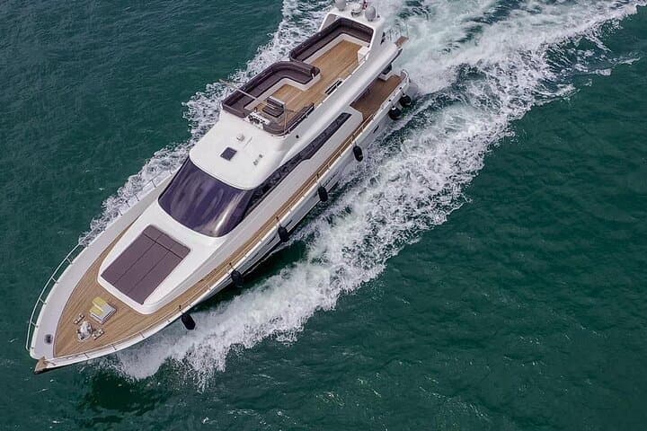 Private Bosphorus Yacht Cruise in Istanbul: Luxury 2-Hour Sunset Tour