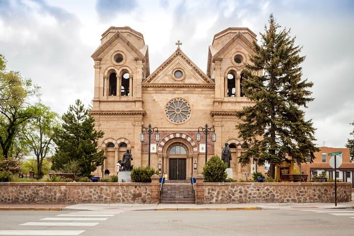 New Mexico Audio Tour: Carlsbad Caverns, White Sands & Santa Fe Self-Guided Drive and Walk