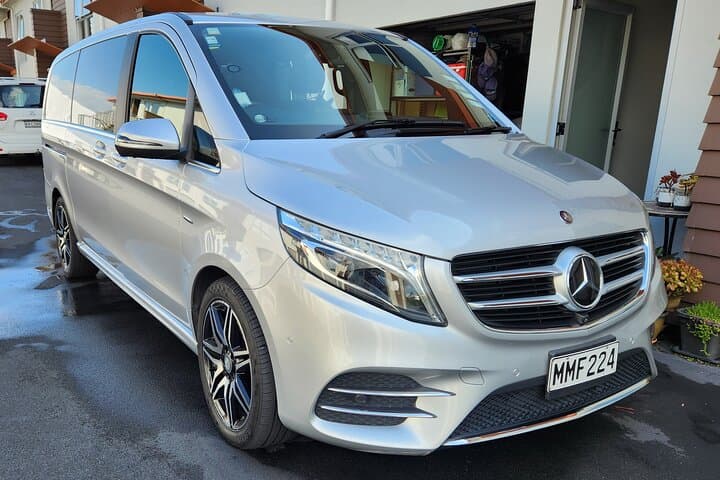 Auckland Airport Private Luxury Transfer to City Hotels — Chauffeured Comfort photo 6