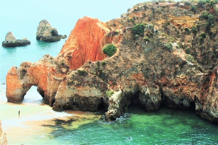 Snorkel Secret Caves and Hidden Beaches in Alvor: Marine Biologist-Led Half-Day Tour
