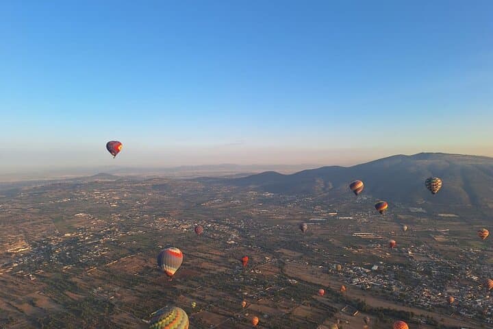Teotihuacan Hot-Air Balloon Flight with Cave Breakfast and Pyramid Tour