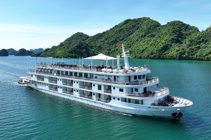Luxury 2-Day Halong and Lan Ha Bay Cruise from Hanoi