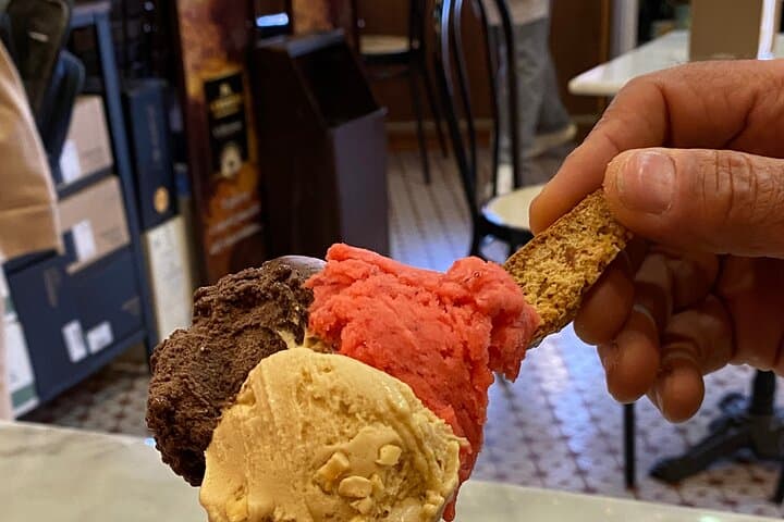 Rome Night Golf Cart Tour: Pizza, Gelato & Iconic Sights photo 6