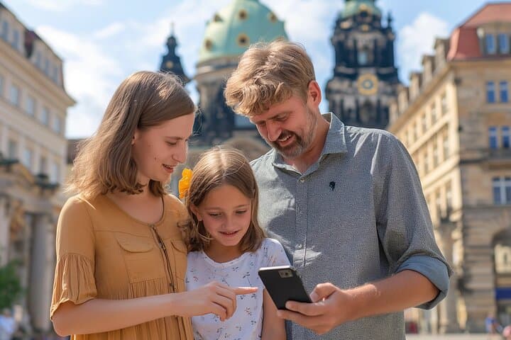 Dresden Old Town Audio Scavenger Hunt: Private Detective Puzzle Walk