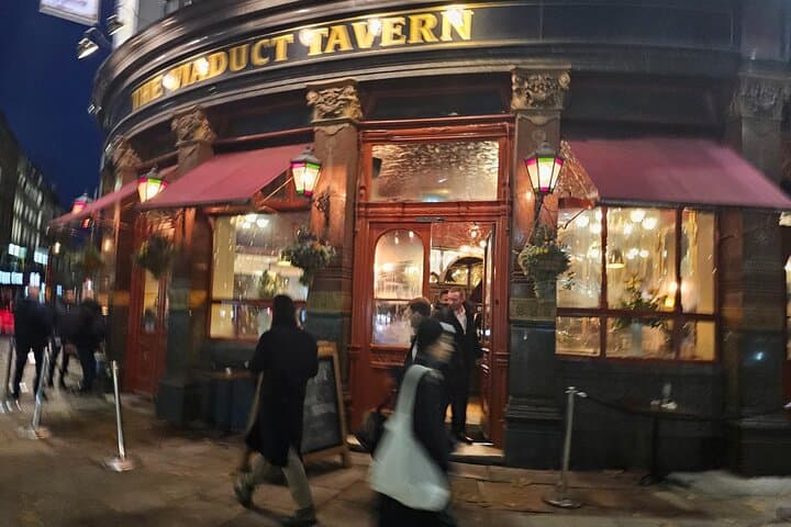 Private Historic London Pub Tour: Tudor Taverns & Gin Palaces Walk photo 2